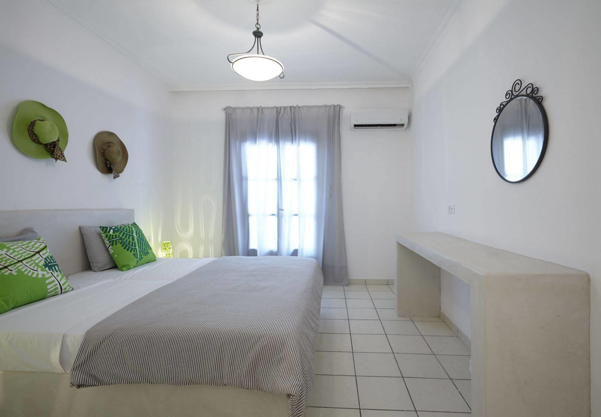 Fenix Hotel Perissa  Exterior photo